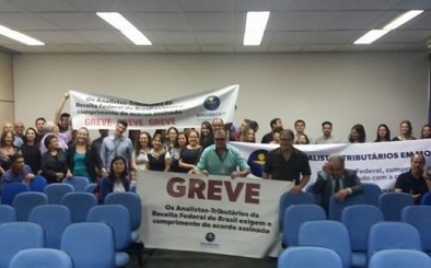Em greve, Analistas-Tributários do estado de São Paulo promovem manifestação pacífica no aeroporto de Cumbica, em Guarulhos